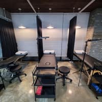 유니크스튜디오 로고